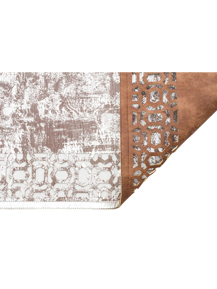 Gravür Klasik Ve Modern İşleme ve Oymaya Sahip Parlak Bordürlü Suni Deri Halı 02 GREY SILVER - Carpetdocia