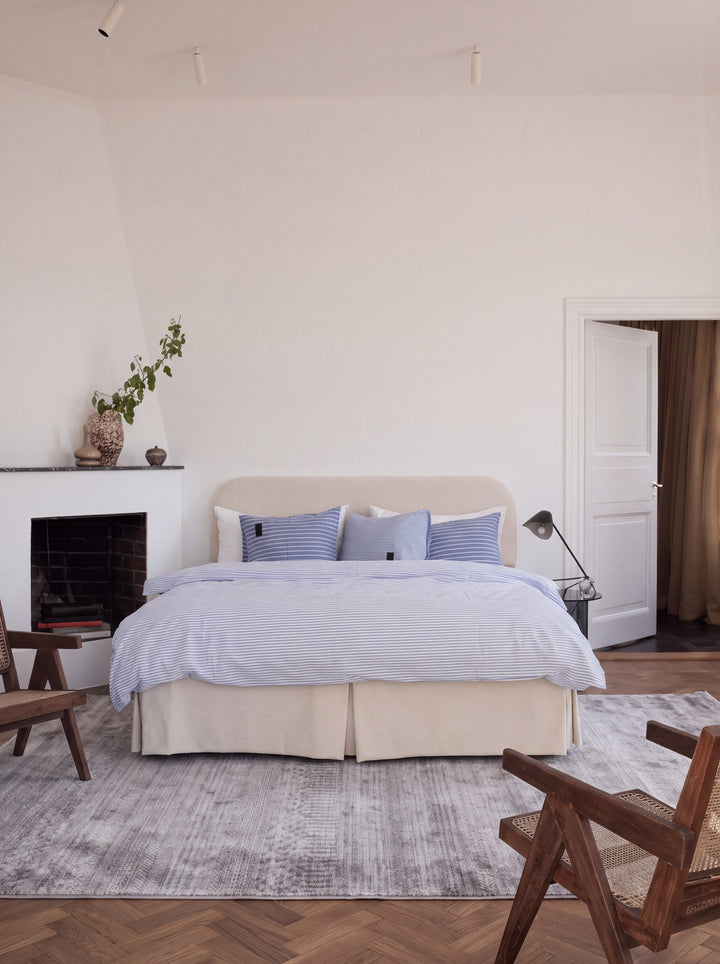 Çırağan %100 Naturel Özel Işıltılı El Emeği ile Özel Tezgahlarda Üretilen TENCEL™ Uşak Halısı 08GREY mekan görünümü 1
