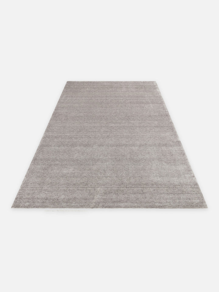 Victoria %100 TENCEL™ Lyocell El Emeği ile Üretilen Halı SILVER MIST açılı görünüm